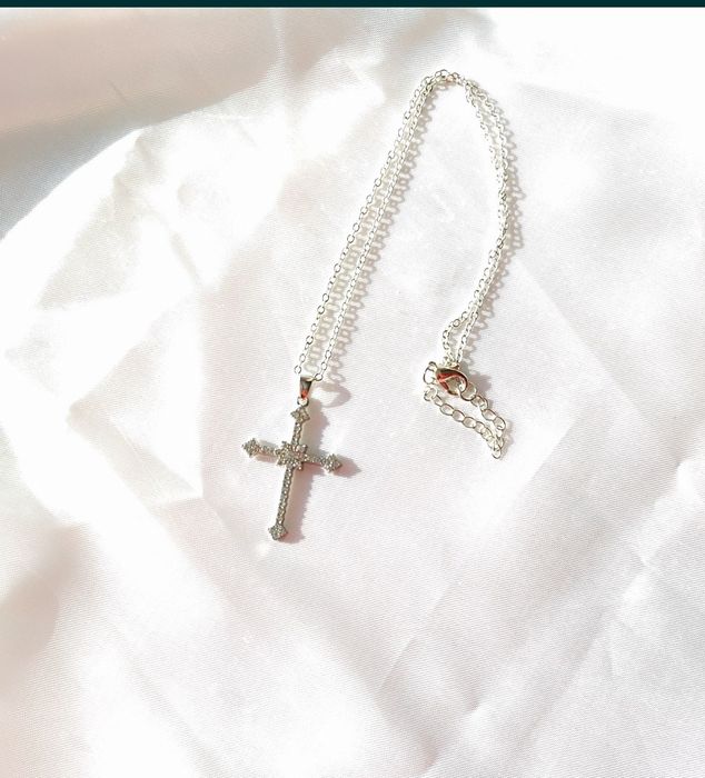 Ланцюжок з хрестом та камінням