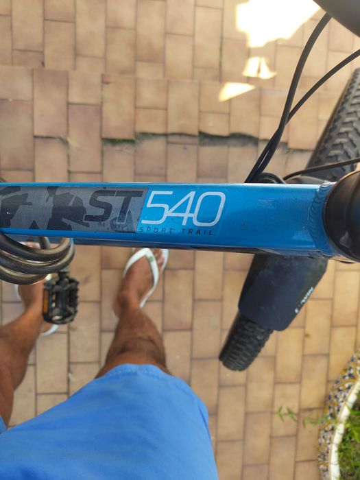 Bicicleta BTT Rockrider ST 540 para os seus passeios de fim de semana, com todos os acessórios de que precisa.