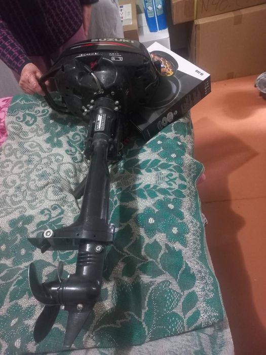 човновий двигун Suzuki df 2.5