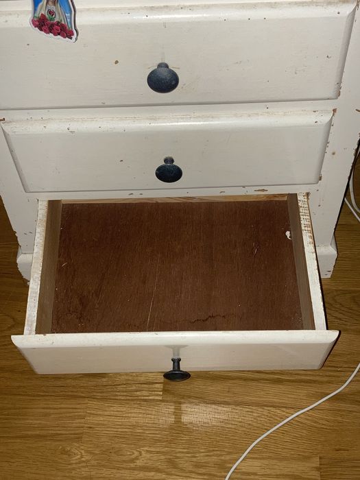 mesinha de cabeceira branca