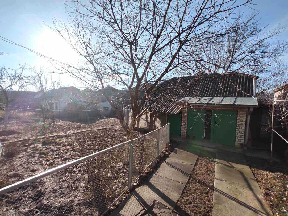 Продається 2-поверховий цегляний будинок. Чортків