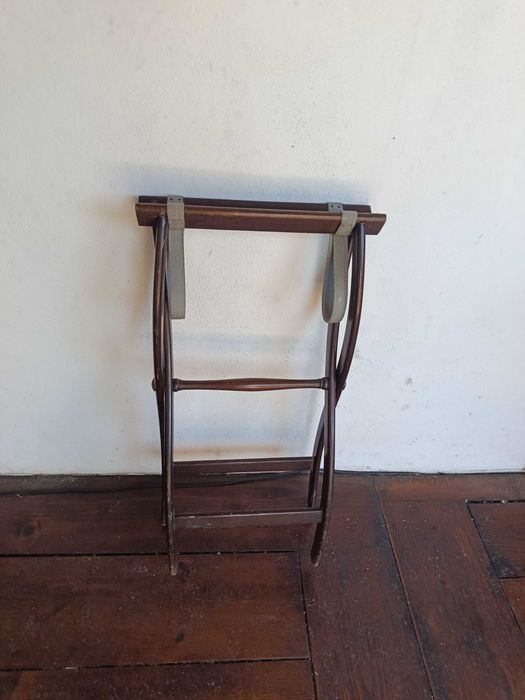 Estrutura suporte tabuleiros dobravel madeira bom estado ex. comer frente TV