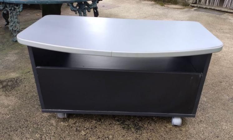 Mesinha De Apoio Com Rodinhas