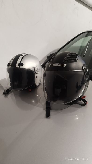 Capacetes 2  para venda. 25,00€ cada.