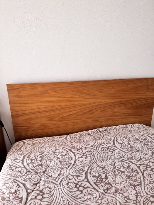 Cama de madeira com 2 gavetões + estrado e colchão (1,26x1,90)