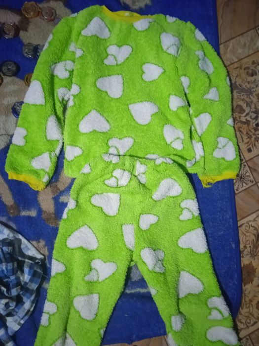 , дві піжамки,на вік 7-8років