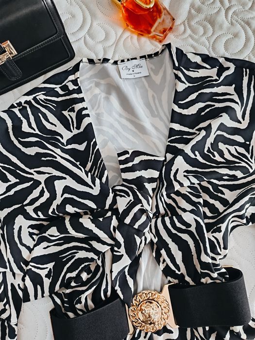 Kombinezon z falbankami zeberka