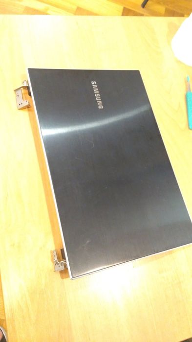 Кришка матриці + петлі матриці для Samsung NP305V5A BA75-03225A