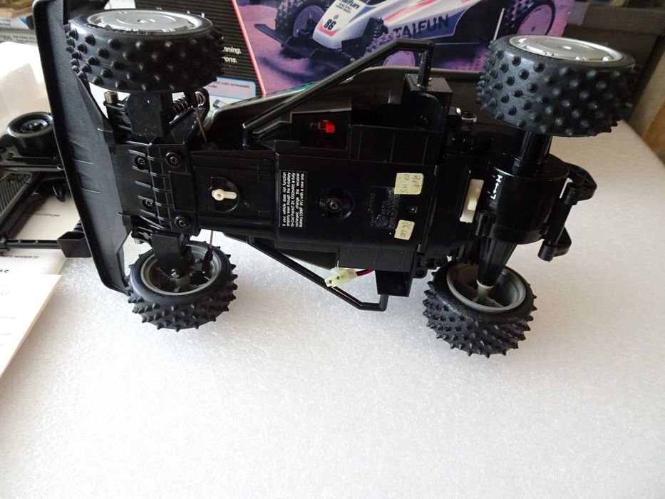 Antigo carro telecomandado Nikko - Taifun RDC-14060 na caixa