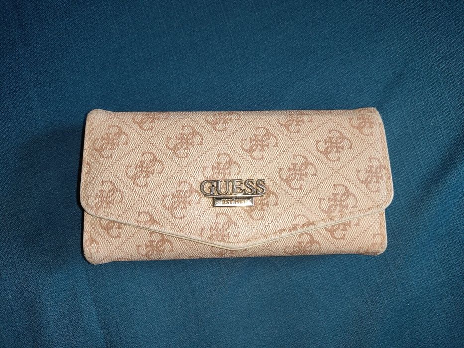 Portfel damski GUESS.