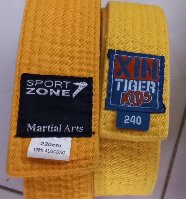 2 cintos amarelos de fato de judo para criança