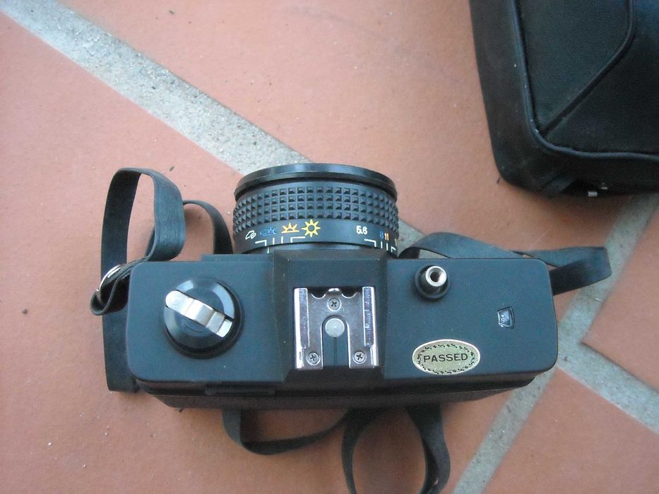 Maquina fotografica antiga de rolo em bom estado