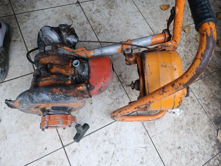 Продам бензопилу Дружба