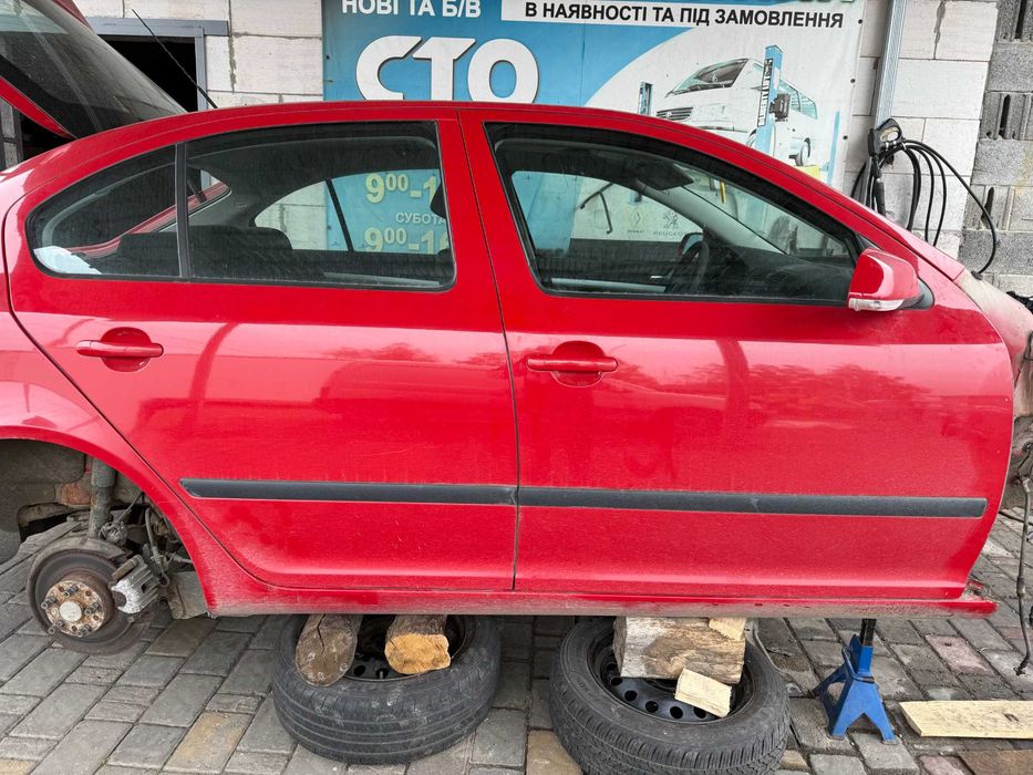 Двери Skoda Octavia a5 Дверь  Номер краски 8T/F3K В наличии