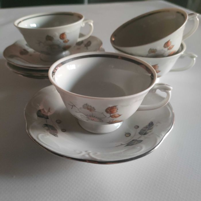Filiżanki ze spodkami porcelanowe Chodzież 4 sztuki