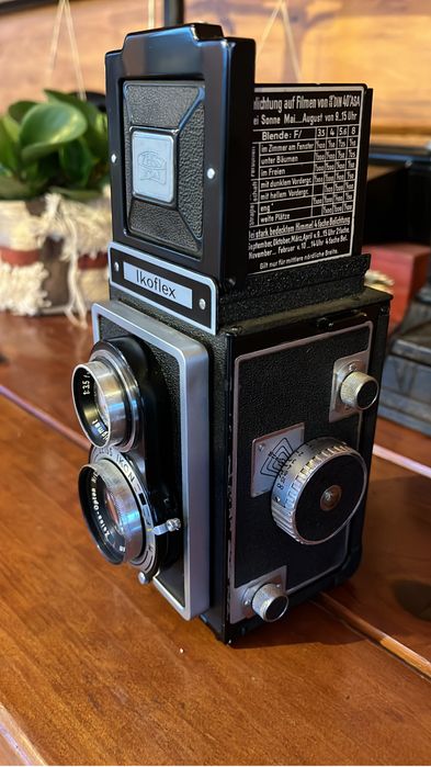 Antiga maquina fotografica ikoflex