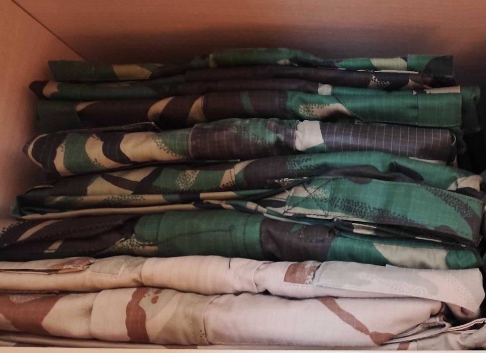 Camuflados (calças, dolmans e camisas) de vários padrões para caça e desporto