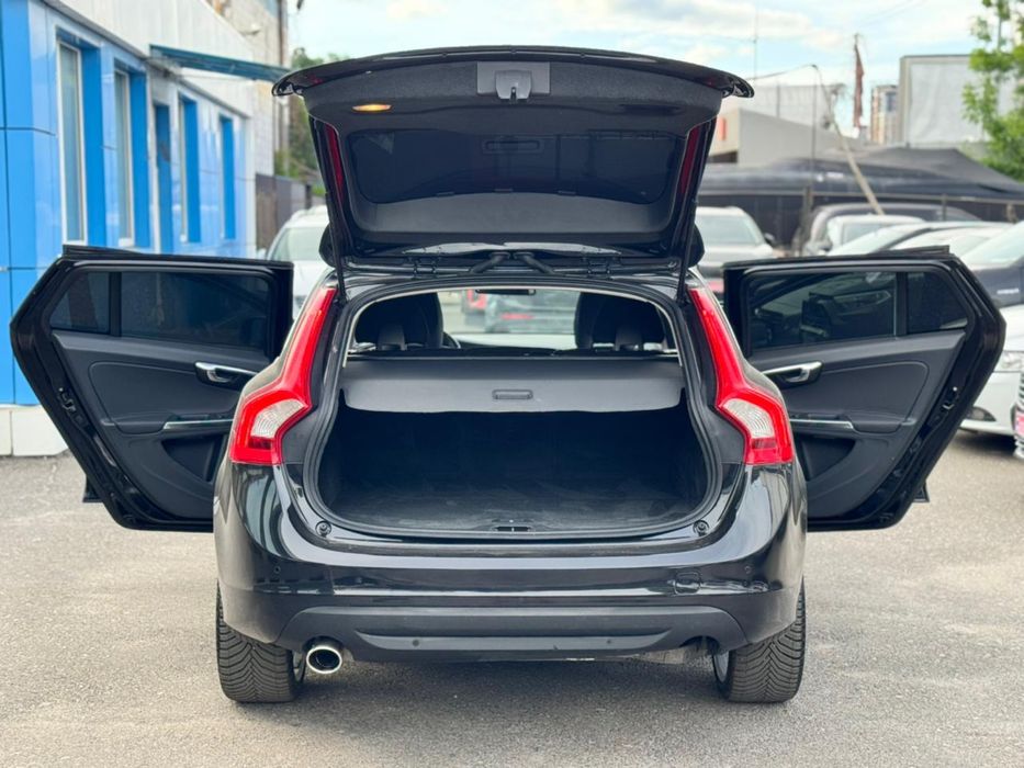 Volvo V60 D4 2.0 дизель  Автомат з Німеччини ВІДЕО