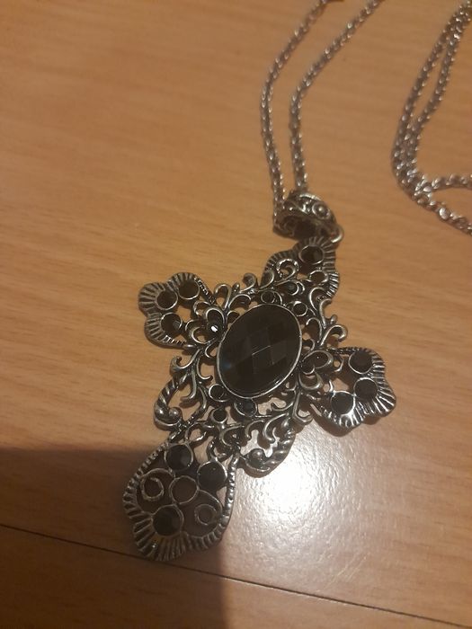 Opia Primark cudny dlugi wisior krzyz