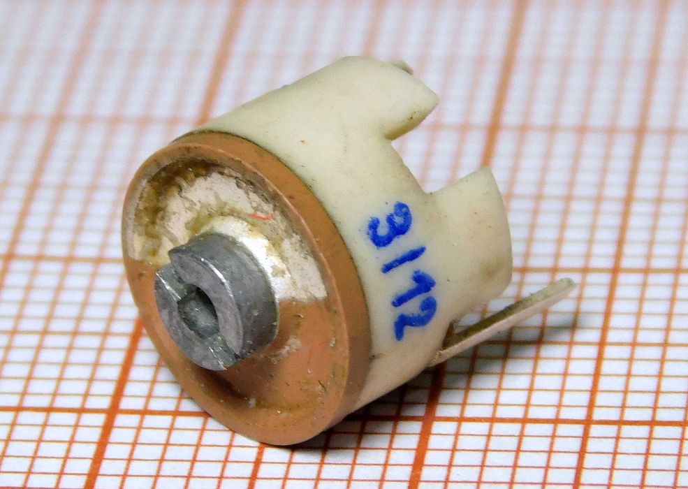 Kondensator 12pF TRYMER strojeniowy - cena za 10 sztuk