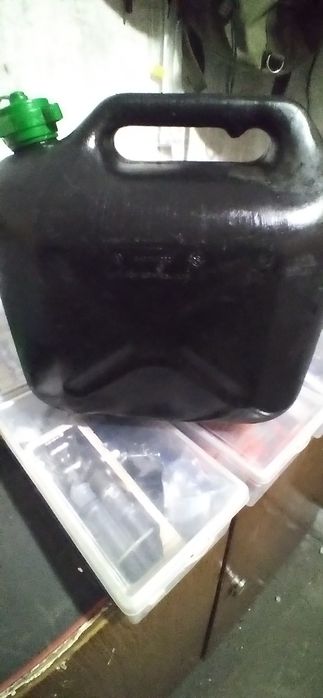 Sprzedam karnister 10l