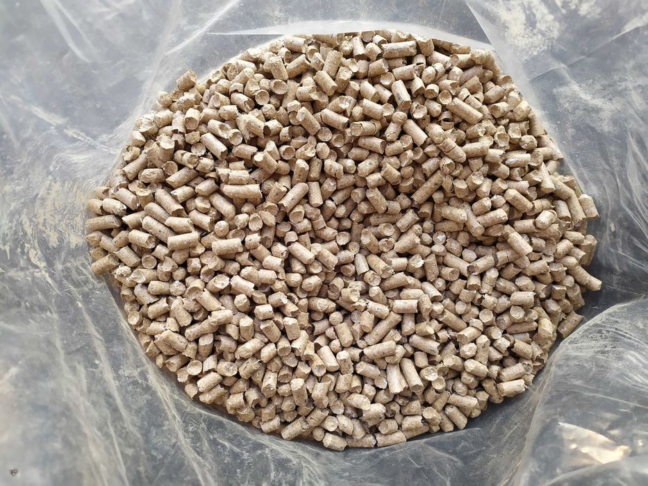 Pellet przemysłowy  6mm 8 mm tani pellet z trociny mieszanej