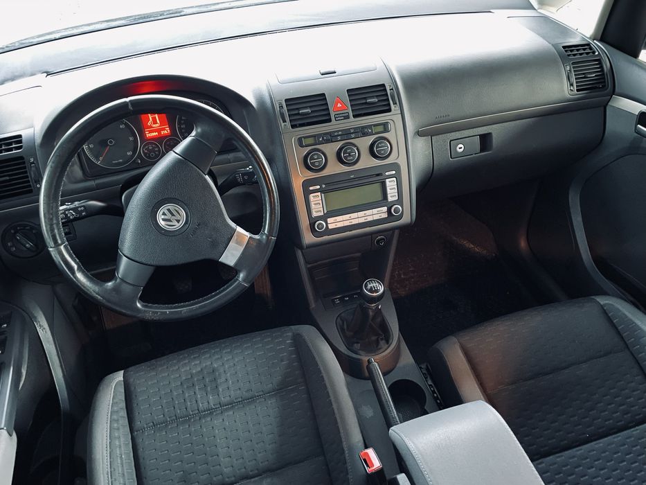 Volkswagen Touran 2.0TDI 2009 Rok