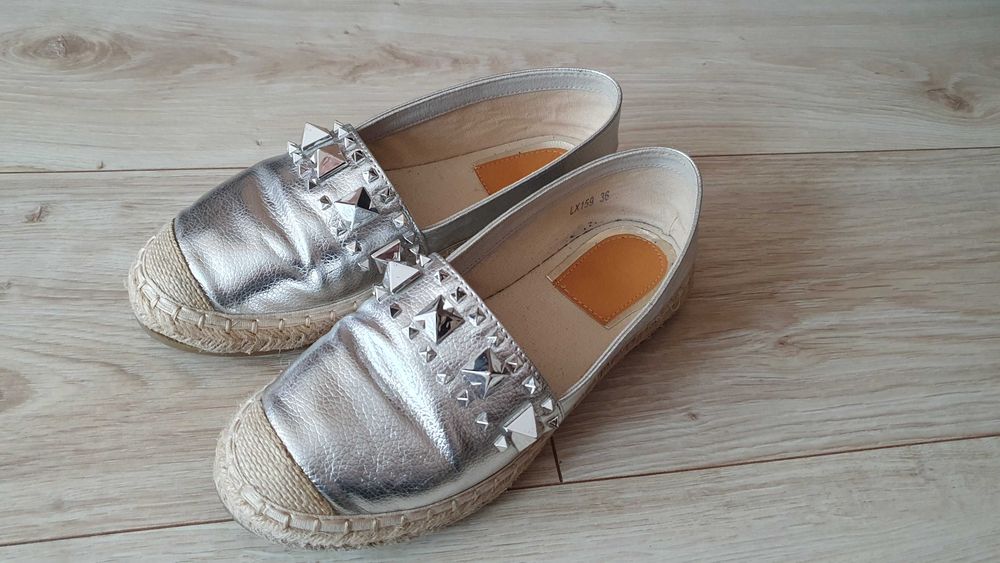 Srebrne błyszczące espadryle kolce lustrzane buty wiosenne buty
