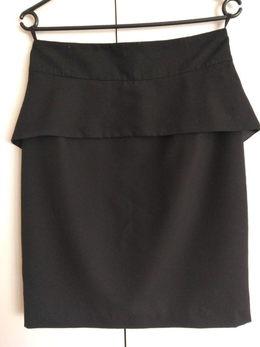 Czarna elegancka spódnica z baskinką M