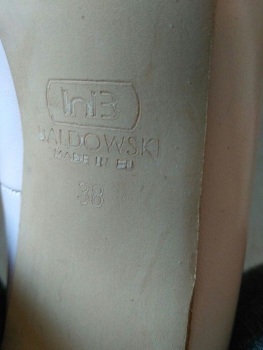 Baldowski szpilki kremowy róż