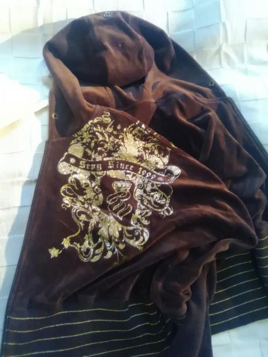 bluza z kapturem ze złotymi wzorami