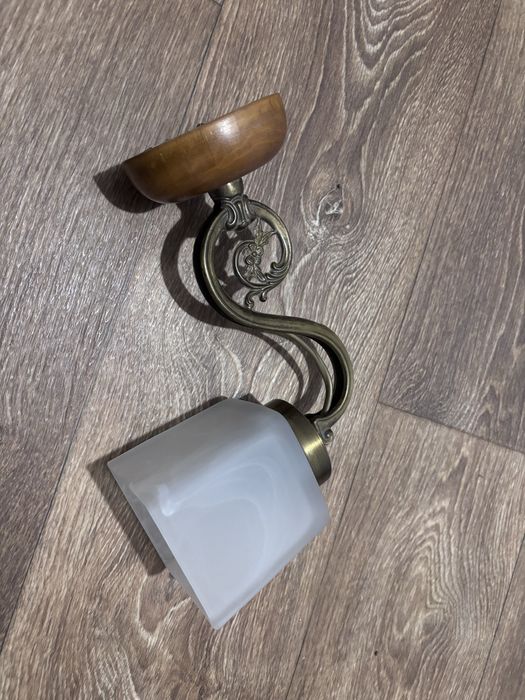 Світильник стіновий