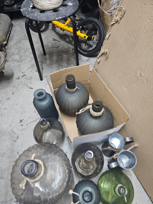 Jarras/garrafões de vidro e cestos para decoração