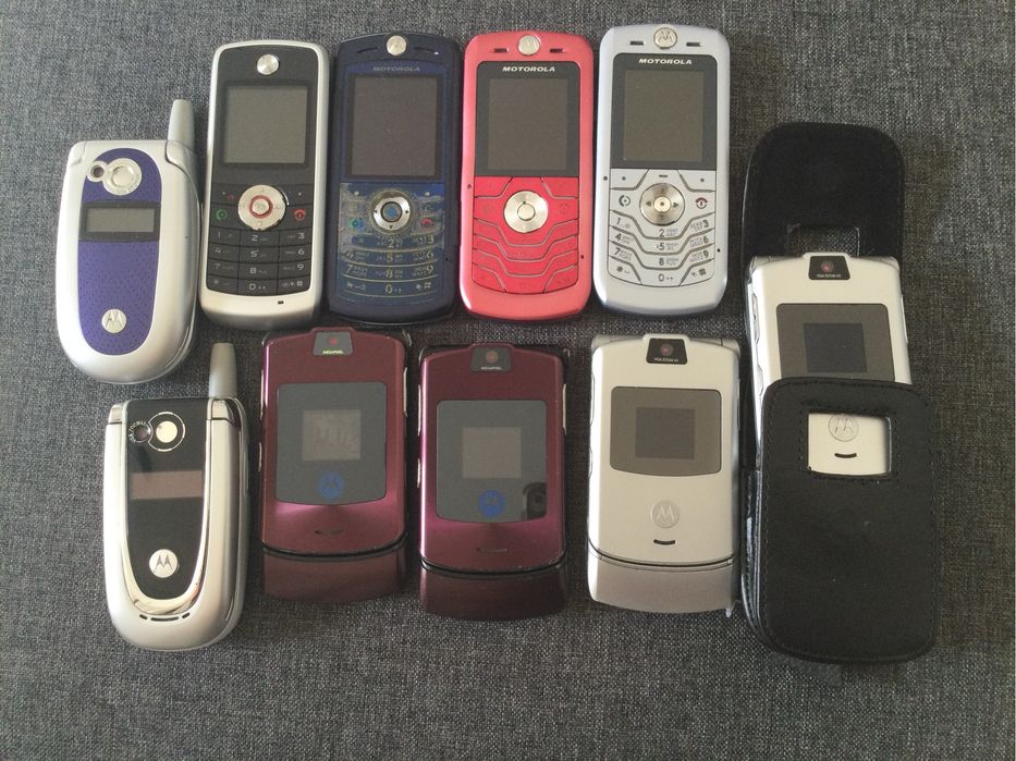 Кнопочный телефон моторола L6.