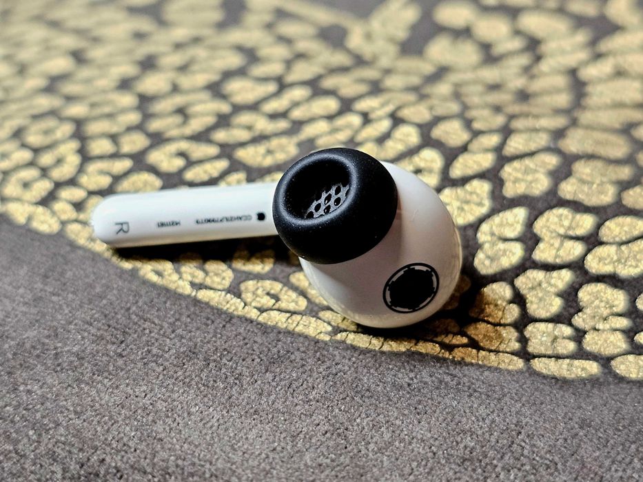 Продам наушник R только правый Xiaomi Buds 3 Star Wars Edition