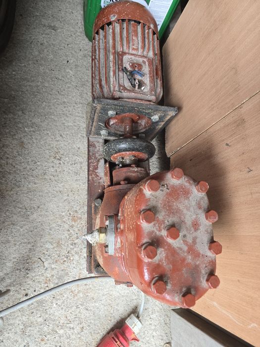 Sprężarka powietrza SAF23 z silnikiem 2,2 kw pod kompresor