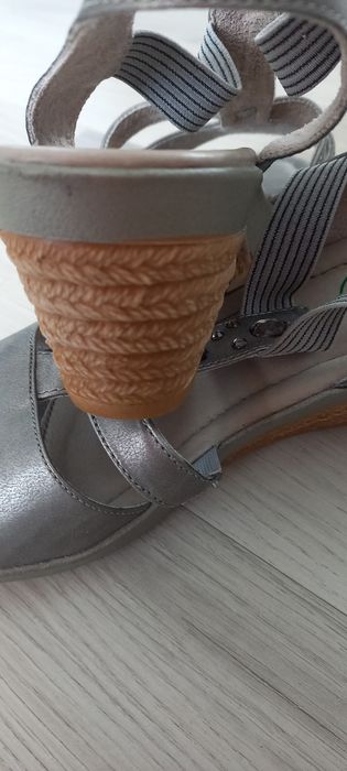 Sandały na koturnie Footflexx