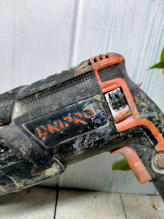 Перфоратор Dnipro M rh100q