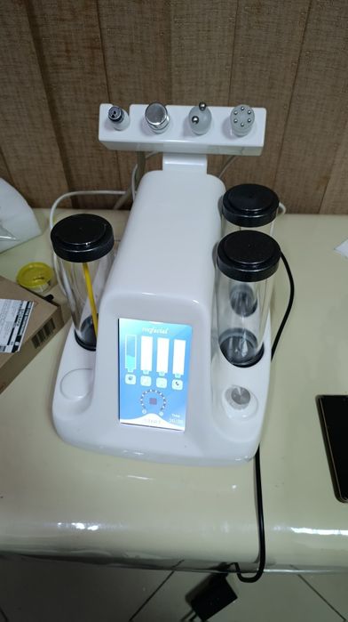 Косметологический комбайн: гидропилинг, скрабер, микротоки