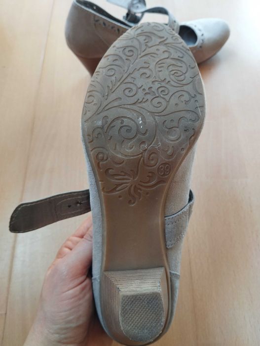 Buty na obcasie r39 popielate