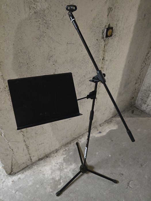 Statyw na mikrofon i nuty