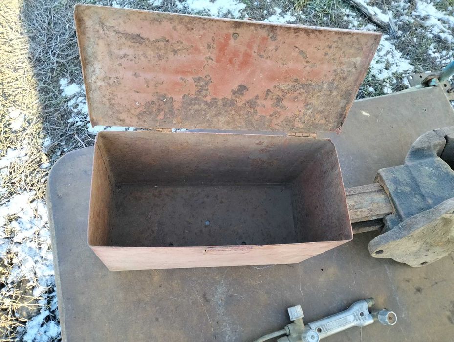 Тиски некомплект, ящик для инструмента 400 гр, Резак РЗП-02 500 гр