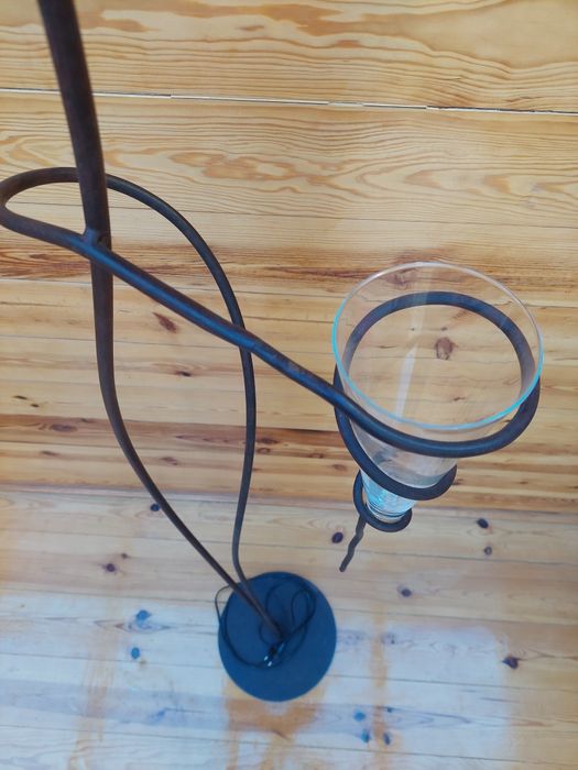 Candeeiro de pé em ferro fundido