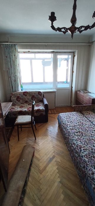 Сдам комнату женщине возле метро Дарница