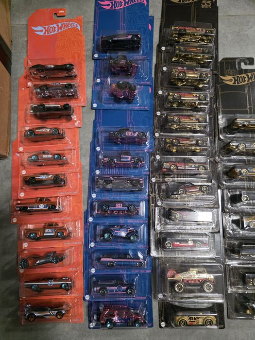 Hot wheels kpl 13 setów urodzinowych z chase  .od 50 do 57