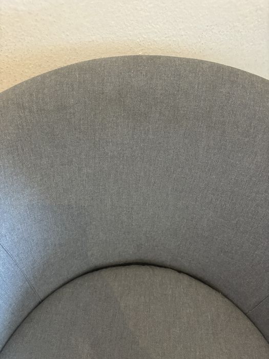 Cadeira de escritorio cinzenta