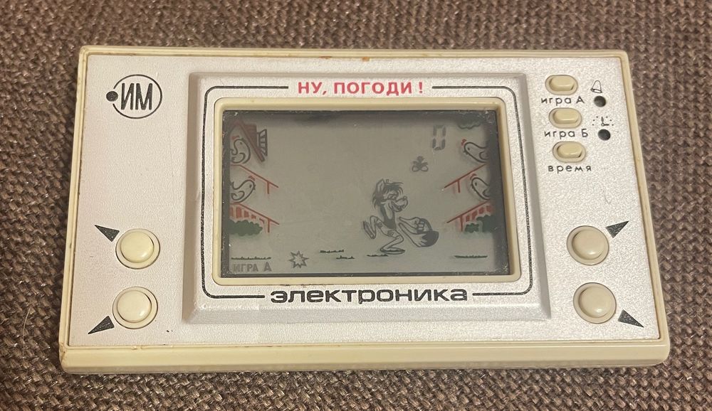 Gra rosyjska Wilk zbiera jajka. Gierka ruska z PRL „Nu, pogodi”