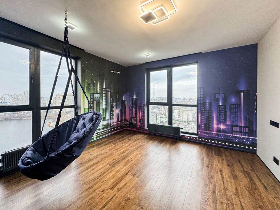 Київ. 3-кімн. квартира ЖК Лебединий, вул. Ревуцького, метро Харківська