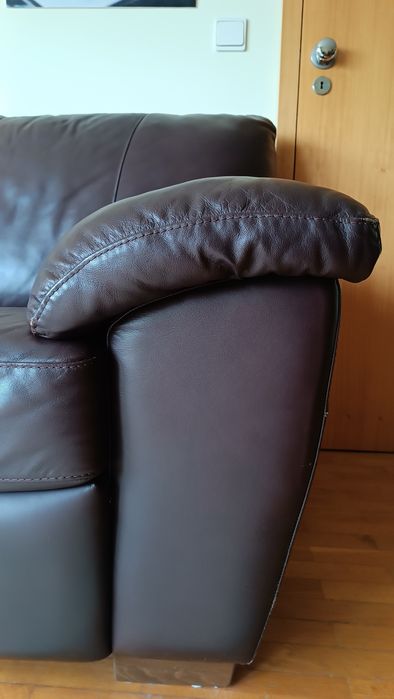 Sofá 2 lugares em pele, do IKEA