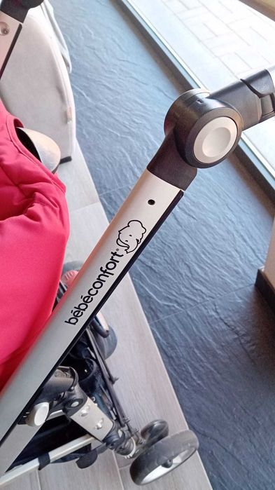 Carrinho Bébé Confort Loola Up vermelho + mala + capa de chuva